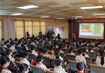 音教学院研究生党支部开展“不忘初心、牢记使命”红色经典进小学校园主题党日活动