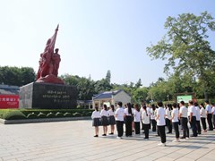 我校举行向李明瑞、韦拔群等革命烈士敬献花篮仪式