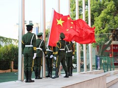 祝福祖国！我校举行2021年国庆升旗仪式