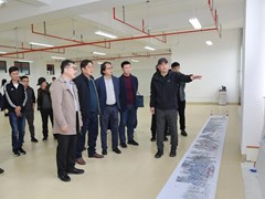 学校领导检查指导百米长卷《八桂百年征程图》创作工作