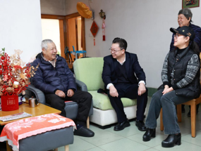 我校开展2026年春节前走访慰问活动