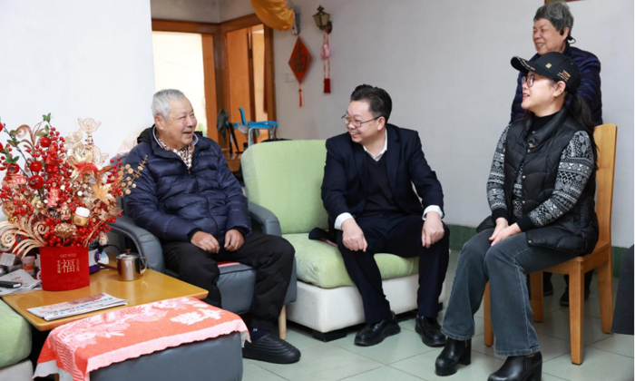 我校开展2026年春节前走访慰问活动